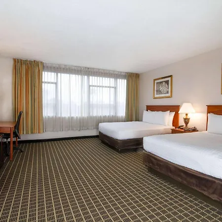 Clarion Inn & Suites Miami International Airport-2